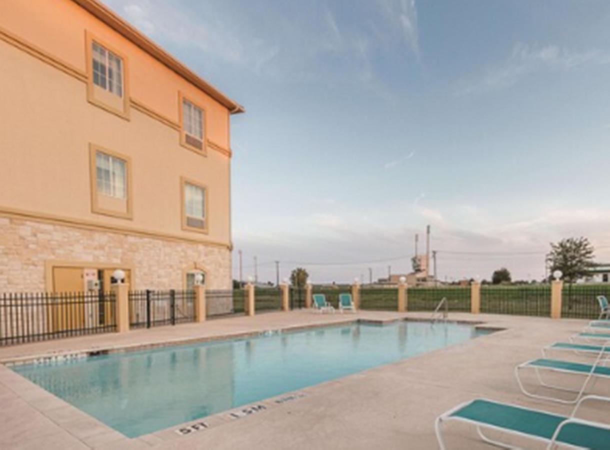 La Quinta By Wyndham Waxahachie Hotel Exterior photo